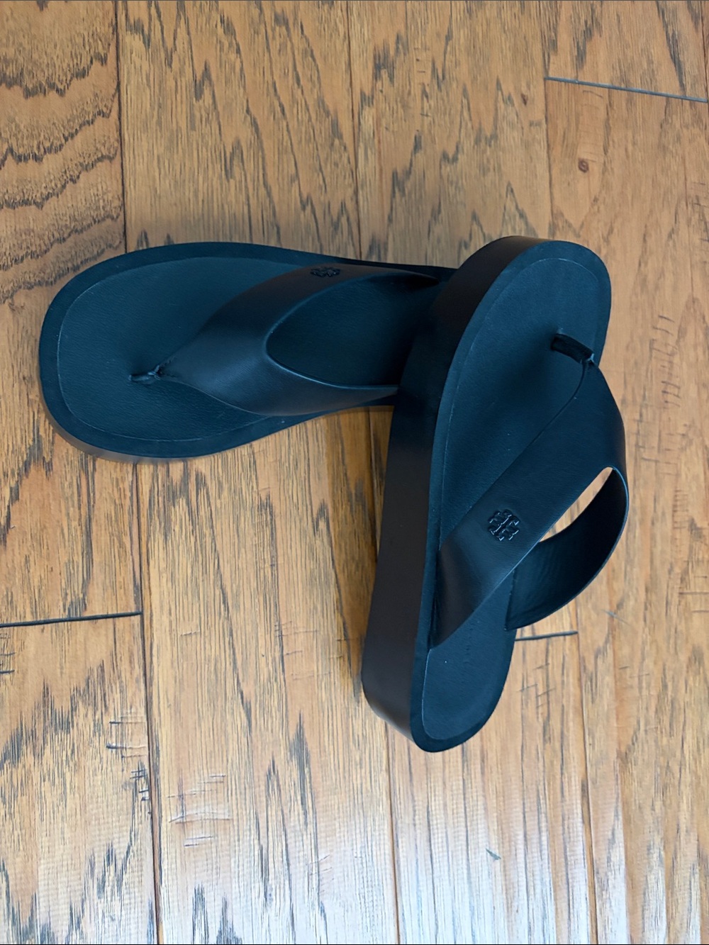 Tory Burch Black Leather Flip Flop Sandals Size 8 - Picture 2 of 6